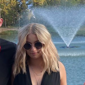 Meet your Posher, Kendra